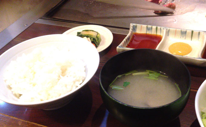 ステーキハウス磐梯・ライスと味噌汁と漬物